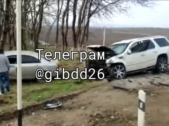 Вблизи Пятигорска в ДТП с 4 авто погибла женщина, еще двое пострадали