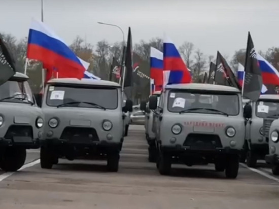 На Ямале общественники принимают от северян в дар автомобили для фронта
