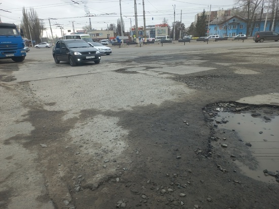 Автомобилисты засыпали мэра Курска фотографиями убитых дорог