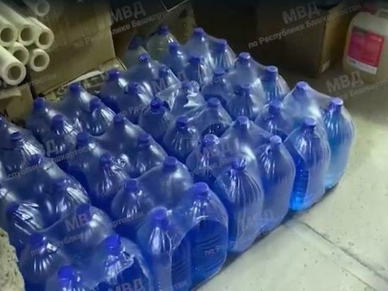 Башкирские полицейские изъяли 23 тонны опасной стеклоомывающей жидкости