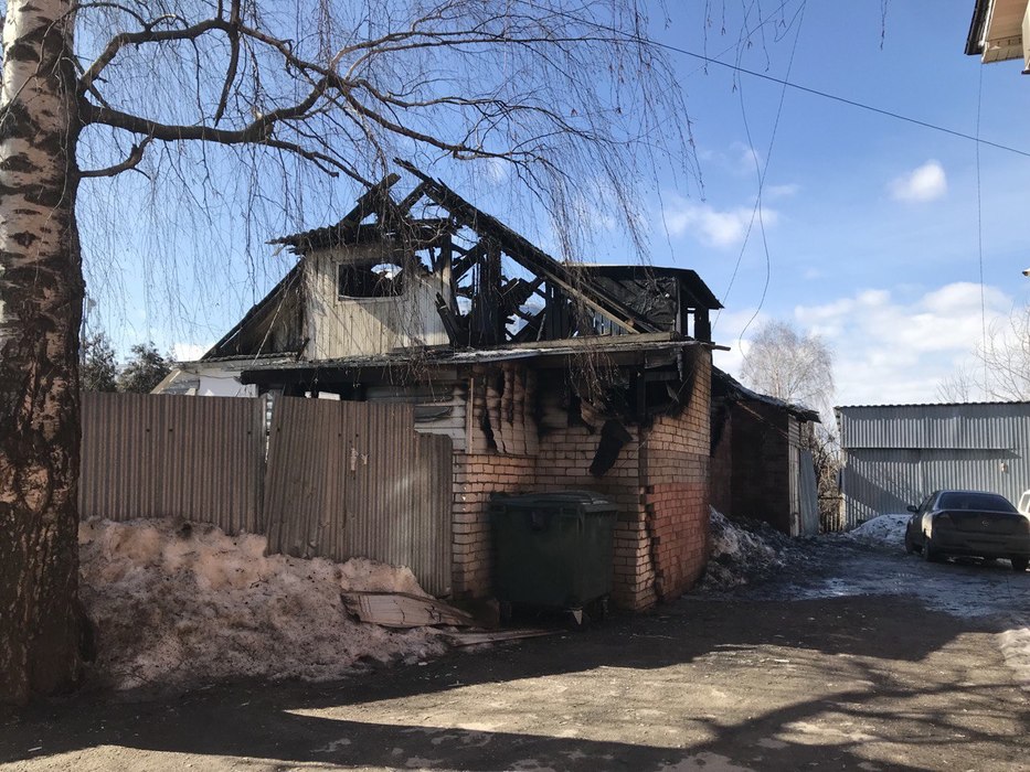 В центре Нижнего Новгорода сгорел жилой дом: кадры последствий пожара