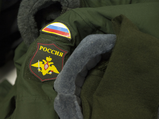 Бойцы СВО передали памятный шеврон ученику гимназии из Полярного