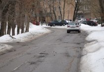 Снег на дорогах активно тает, а вместе с тем все ощутимее становятся несовершенства асфальтового покрытия
