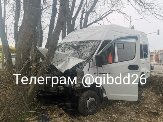 В Ессентуках маршрутка с пассажирами попала в ДТП, 5 человек пострадали