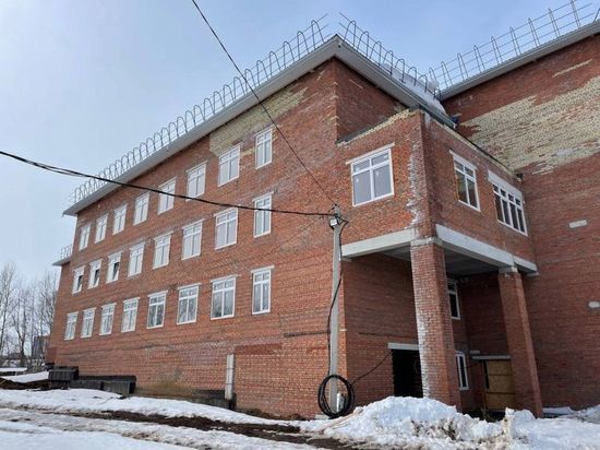 Глава минздрава Башкирии осмотрел строительство поликлиники в Уфе