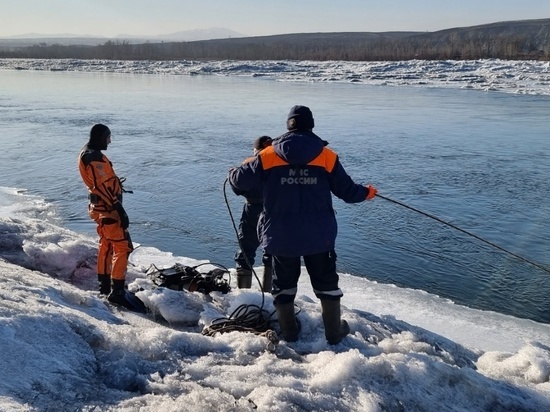 В столице Тувы спасатели ищут женщину в реке Енисей