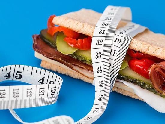 Диетологи рассказали о пользе низкоуглеводных блюд при похудении