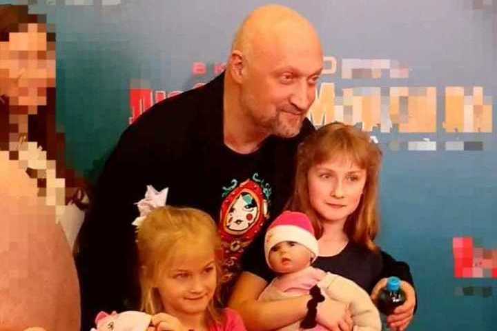 Orbakaite did not appear at the film premiere, Kutsenko brought grown daughters