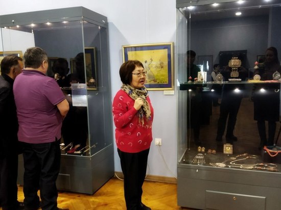 В Улан-Удэ открылась выставка серебряных украшений от бурятских мастеров XIX и XX веков