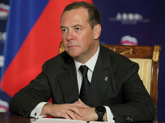 Медведев назвал причину распада СССР
