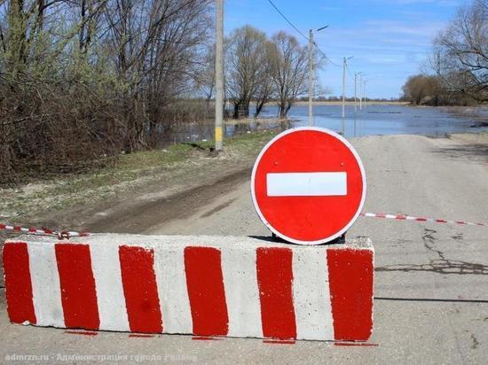 В рязанских Борках из-за затопления закрыли участок дороги
