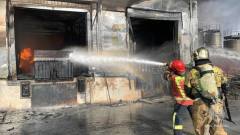 Завод на площади в 4 тысячи квадратных метров горит в пригороде Екатеринбурга
