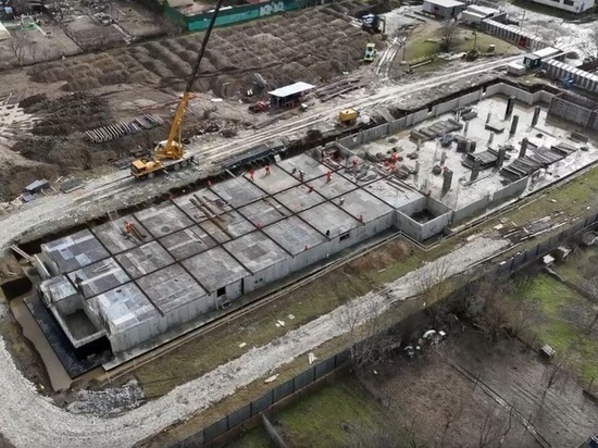 В Абинске строят блок начальной школы на 400 мест