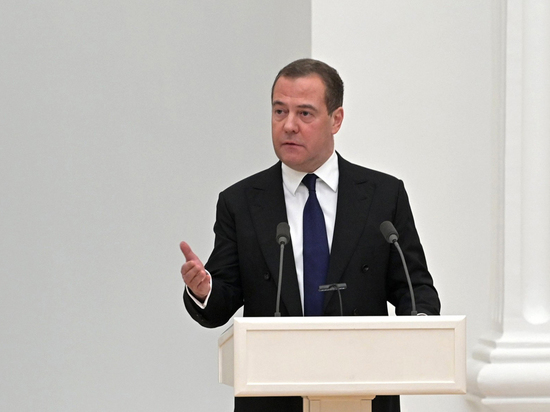 Медведев: «полубезумный дед» Байден торопится из-за усталости Запада