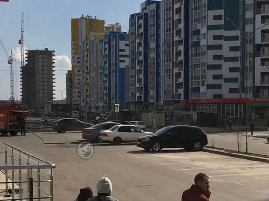В Спутнике загорелся автомобиль BMW