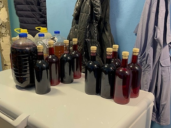 Полицейские изъяли у белгородца 1751 бутылку нелегального алкоголя