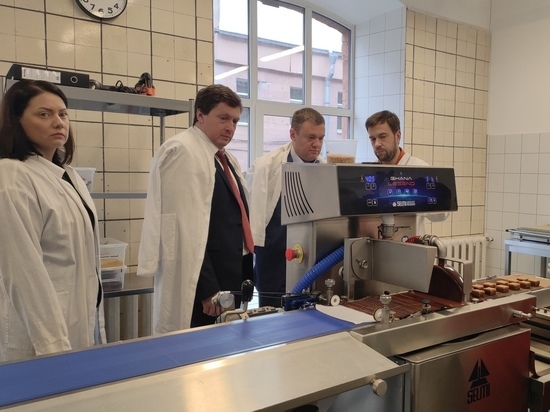 Вице-губернатор Петербурга Поляков посетил местную конфетную фабрику «Культура»