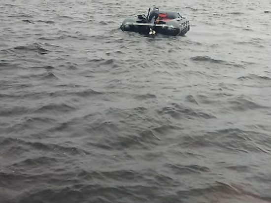 Спасатели Чувашии помогли поймать уплывшую лодку