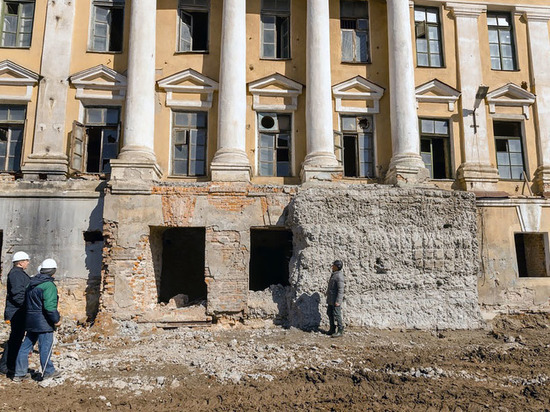 В Курске здание бывшей мужской гимназии восстановят до ноября 2024 года