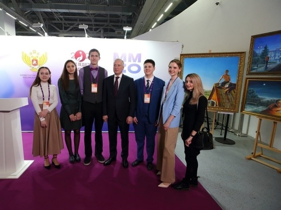 На ВДНХ открылась выставка картин учеников томского Губернаторского Светленского лицея