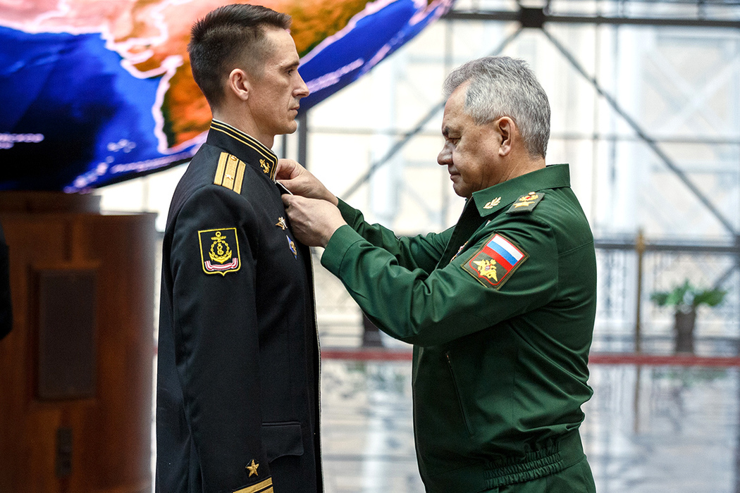 Шойгу вручил ордена Мужества военным, предотвратившим теракт в Крыму: кадры церемонии