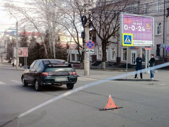 В Курске на Гайдара столкнулись две отечественные легковушки