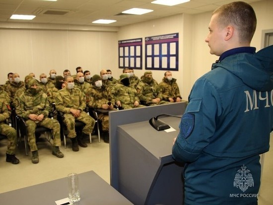 Сотрудники МЧС ДНР поделились опытом разминирования с бойцами Росгвардии