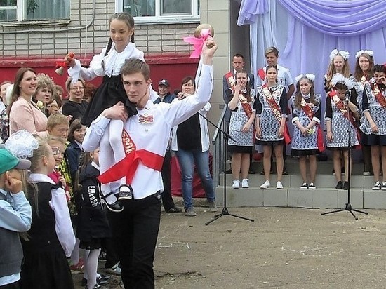 23 мая в учебных заведениях Кировской области прозвенит «Последний звонок»