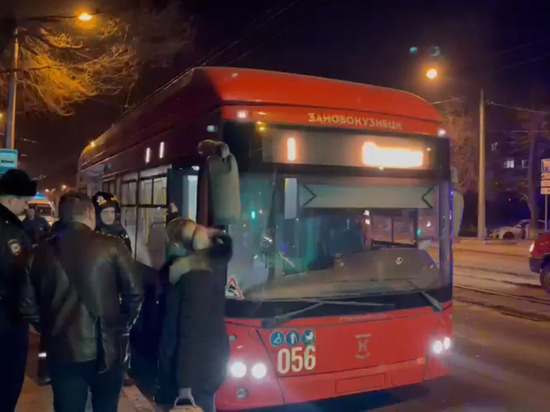 Неизвестные пытались угнать троллейбус в Новокузнецке