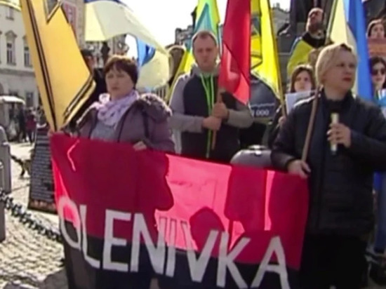 Поляков разъярил "бандеровский" флаг на акции украинских беженцев в Кракове