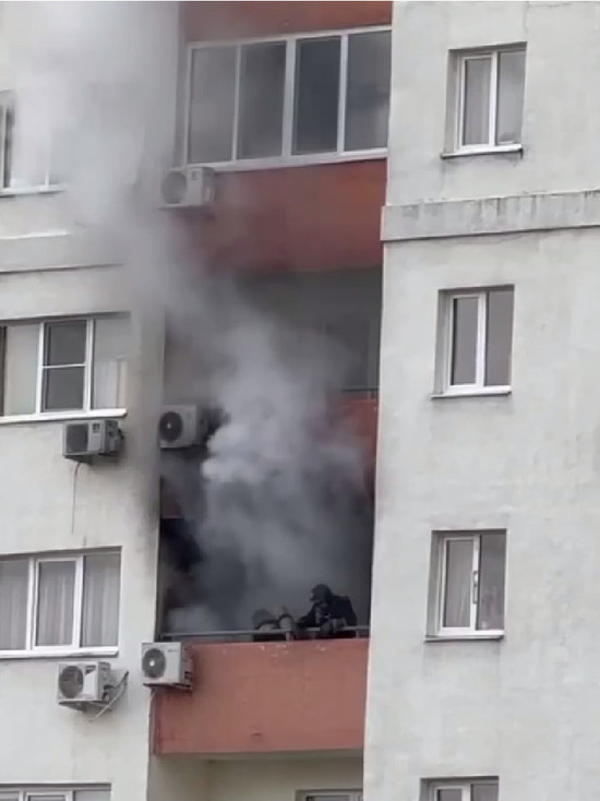 В Сочи сгорел балкон на 5 этаже многоквартирного дома