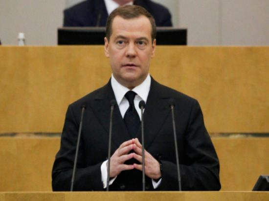 Медведев призвал запретить иноагентам получать доходы из источников в РФ