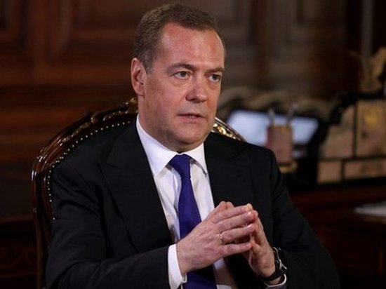 Медведев: 2023-й год будет для России драматическим, но счастливым