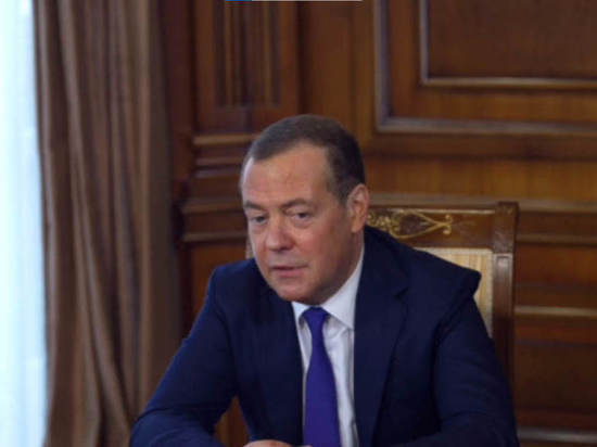 Медведев после визита в Петербург задумался о цифровизации военкоматов