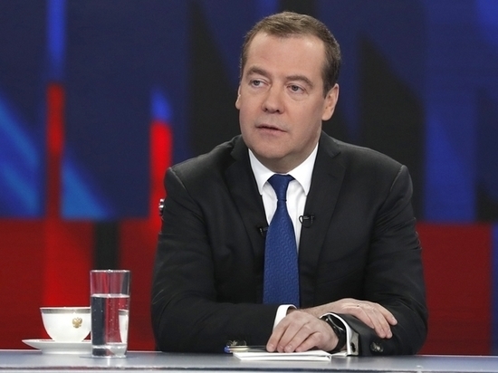 Медведев предложил перевести военкоматы на цифровой способ связи