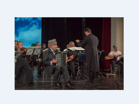 Илья Петренко создал первый профессиональный оркестр народных инструментов и национальной вокально-инструментальной программы «Играй гармонь, звучи мой голос».