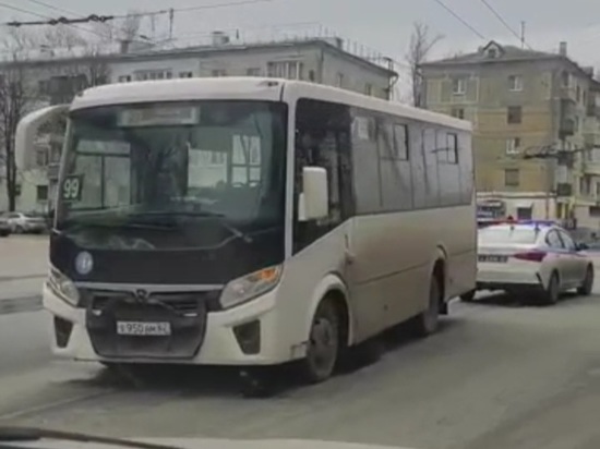 На улице Полетаева в Рязани произошло ДТП с участием маршрутки №99