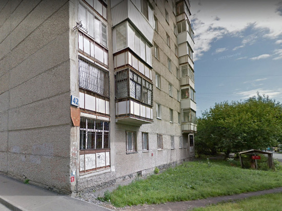Труп девушки нашли под окнами многоэтажки в Екатеринбурге