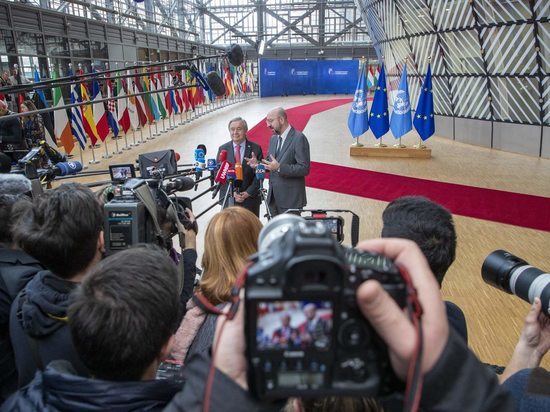 На саммите ЕС Владимир Зеленский умолял лидеров стран Евросоюза выделить как можно больше техники и боеприпасов Украине