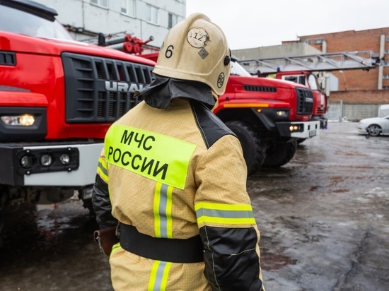 В Бердске произошёл крупный пожар в здании магазина
