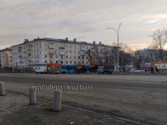 В центре Кемерова образовался затор трамваев