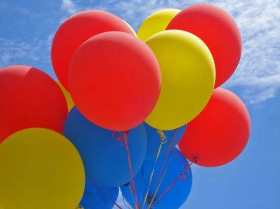 26 марта отмечается день больных эпилепсией, шпината и отправки весточки весне на воздушном шарике