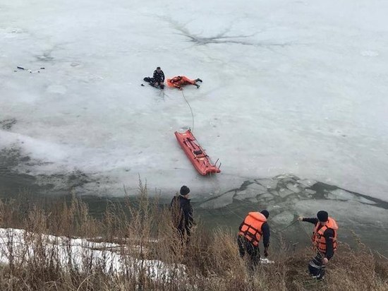 В Уфе под лед провалились два рыбака
