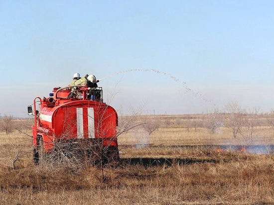 В Хакасии начала гореть степь