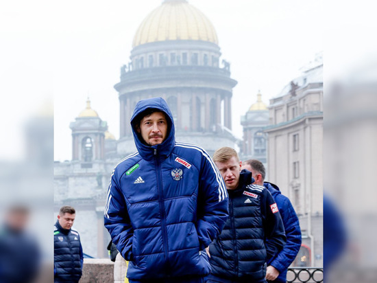 Фото: сборная России прогулялась по дождливому Петербургу перед матчем с Ираком