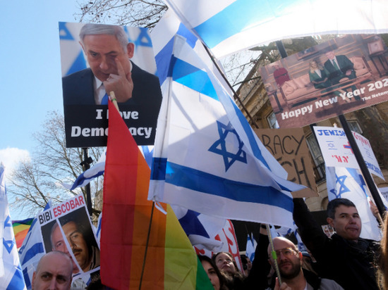 Биньямин Нетаньяху продолжает консультации на фоне протестов