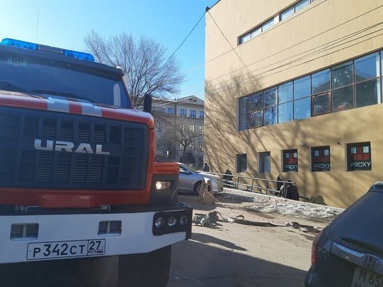 К кинотеатру в Хабаровске приехали пожарные