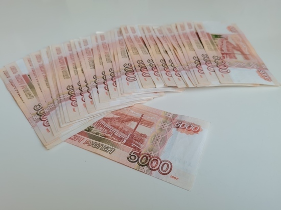 Житель Владивостока пожаловался на стриптиз-клуб, где потратил 300 тысяч рублей