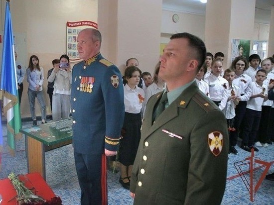 В школе Железноводска открыли мемориальную доску в память о погибшем военном