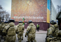 Украинские военные готовятся к потере контроля на Авдеевкой: в городе отключают мобильную связь, вывозят службы и советуют жителям эвакуироваться, пишет Telegram-канал «Операция Z: Военкоры Русской Весны»
